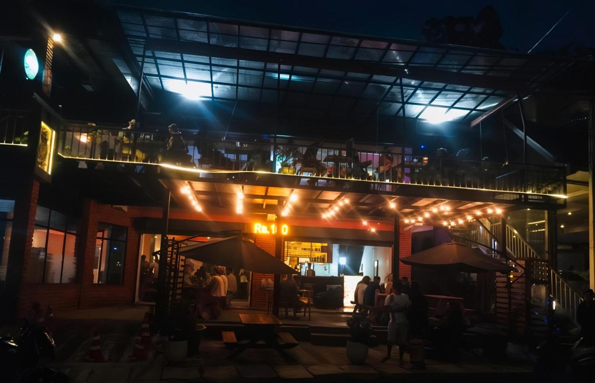 Pub Ceylon Hostel Ella Buitenkant foto