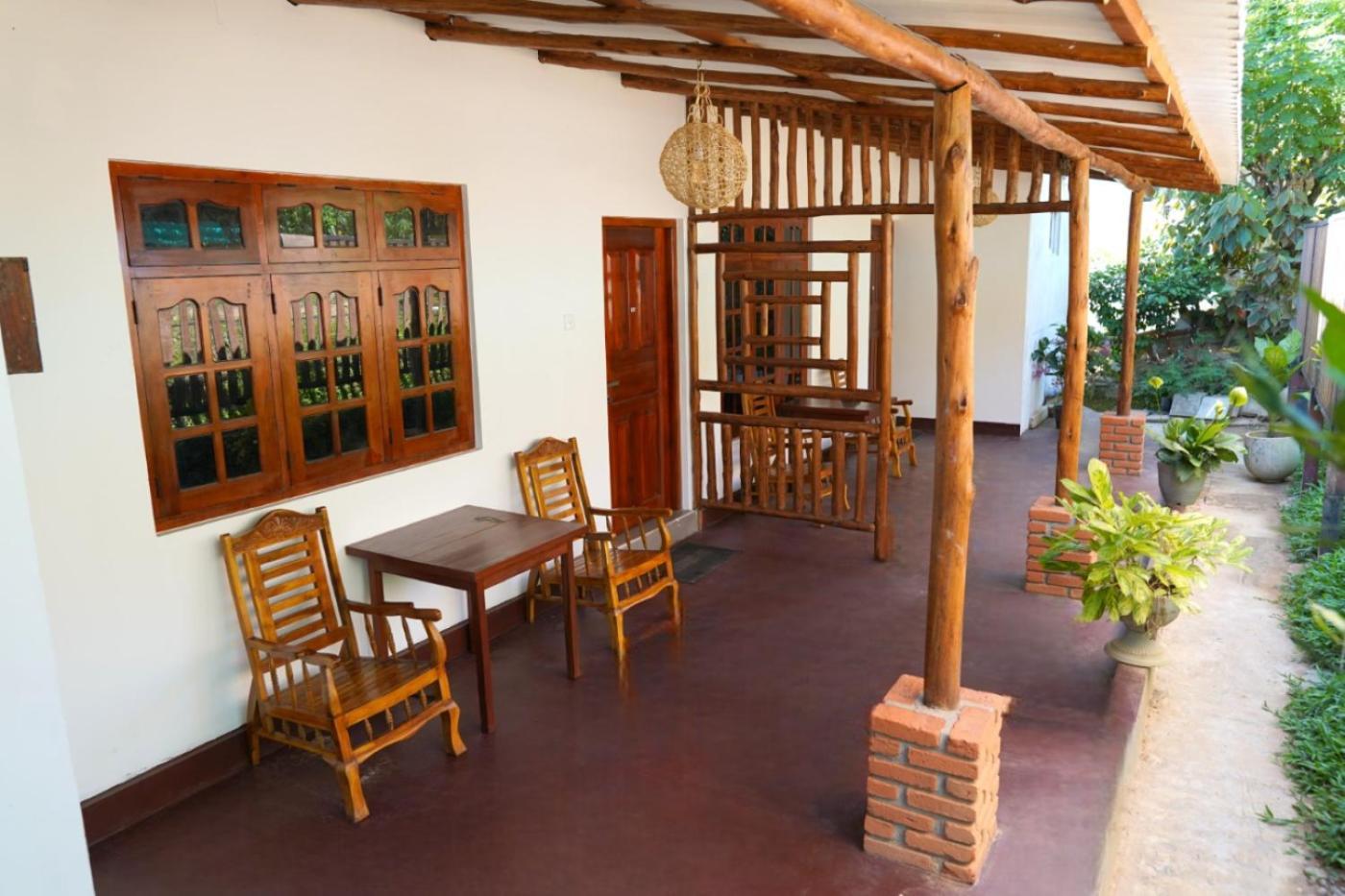 Pub Ceylon Hostel Ella Buitenkant foto